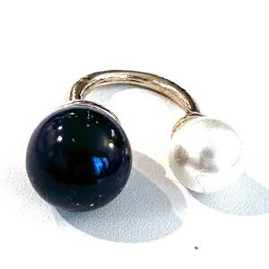 White and Black Pearl Ring